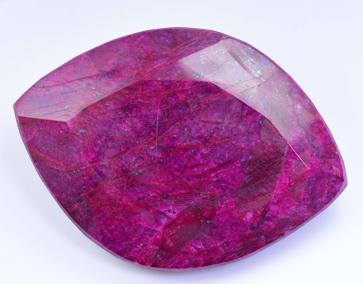 1412.5Ct Natural Huge Red Ruby Certified Museum Grade Earth-Mined