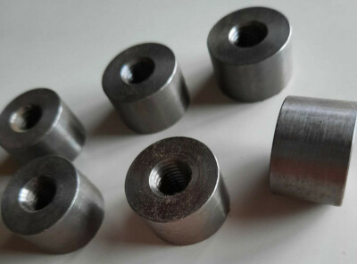 30 Stck Gewindebuchsen  M10 - 15mm Lang - AussenDurchmesser 22,7mm Stahl