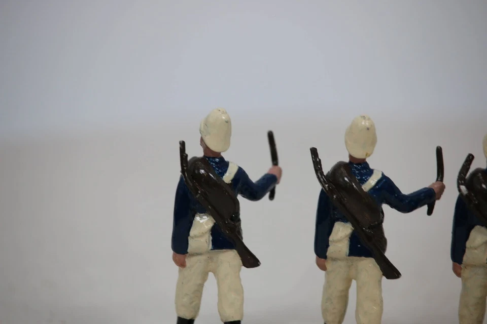 PINTADO A MANO HIERRO FUNDIDO REGIMIENTO BRITÁNICO DE LA PRIMERA GUERRA MUNDIAL SOLDADOS EN MARCHA Foto 3 de 4