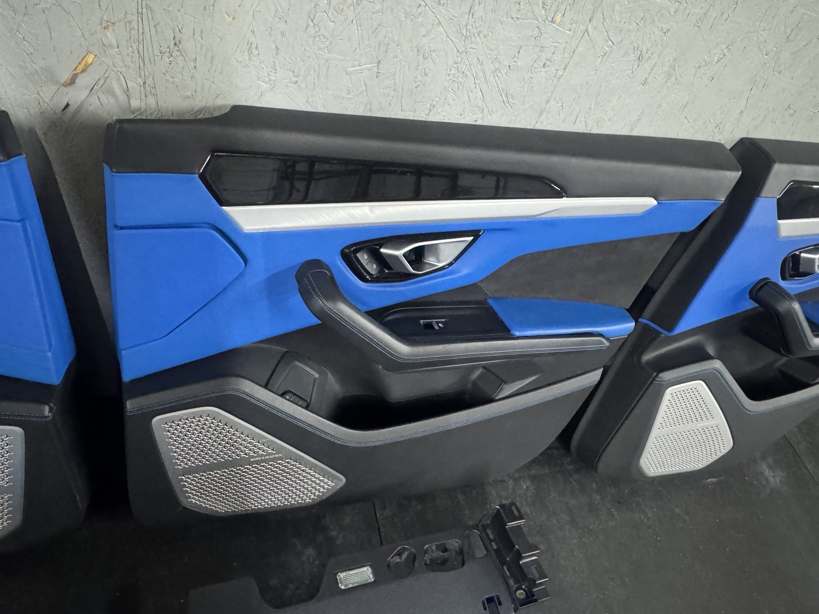 Set 4 Front Rear Interior Door Trim Panel Black Blue OEM Lamborghini Urus 2019