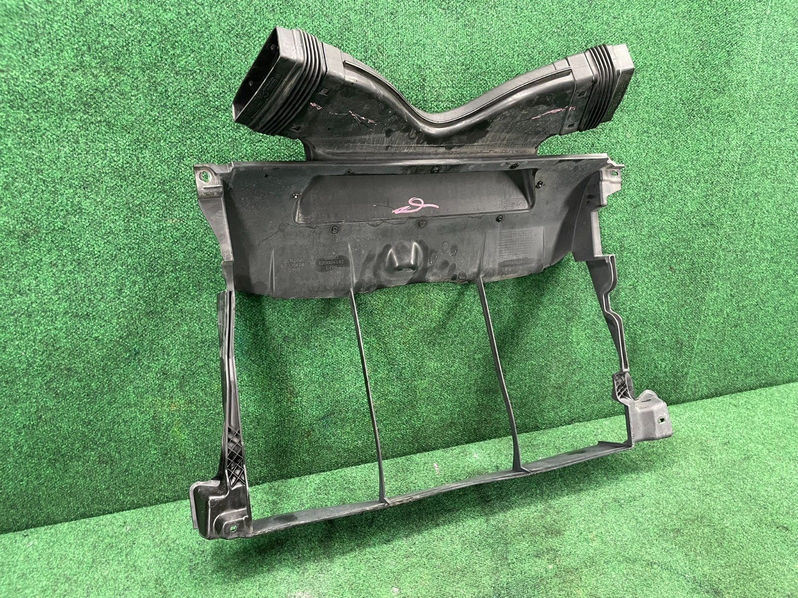 🛑 14-20 Maserati Ghibli 3.0 Front Radiator Air Guide Deflector Intake Duct OEM