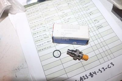 NOS AN6287 strut schrader valve 4820-00-800-3572 Beechcraft Cessna