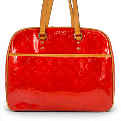 LOUIS VUITTON Sutton Monogram Vernis Patent Leather Red Zip Shoulder Bag M91080