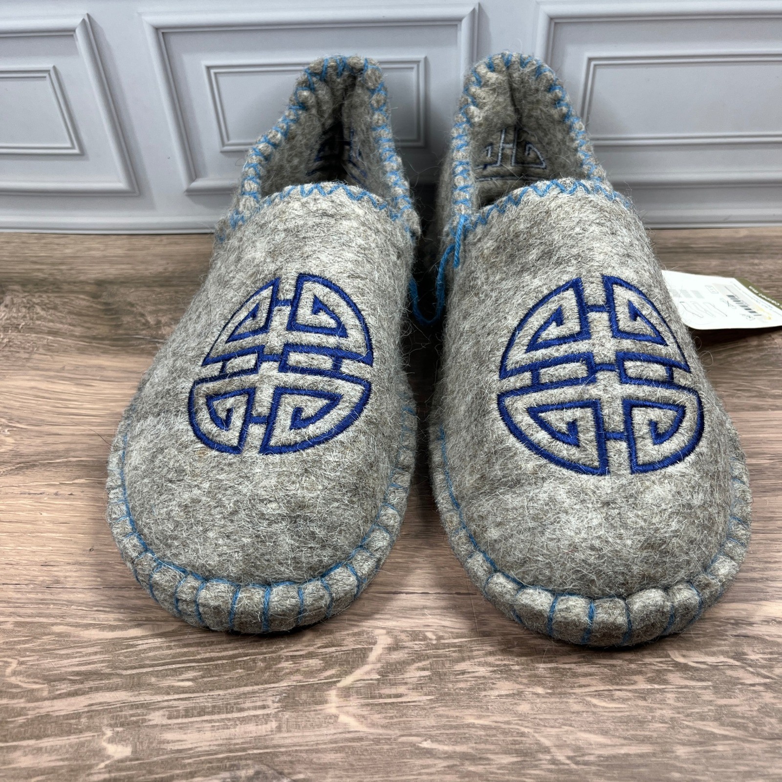 Mens 12 Grey Blue Felted  Embroidered New