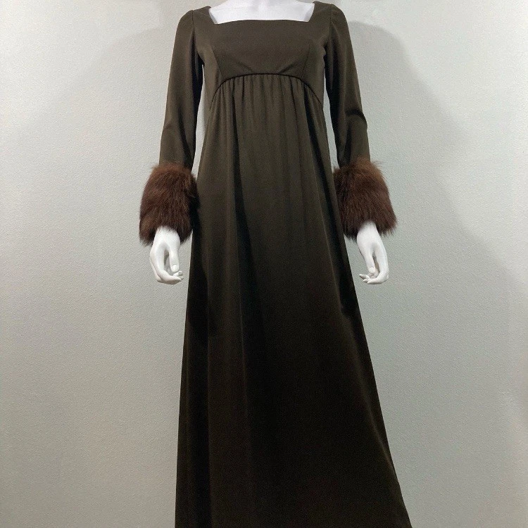 Vestido largo maxi vintage años 60 Victoria Royal Ltd. ribete de piel marrón manga larga Foto 2 de 4