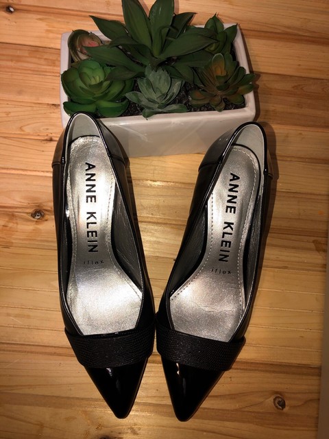 anne klein finn pump