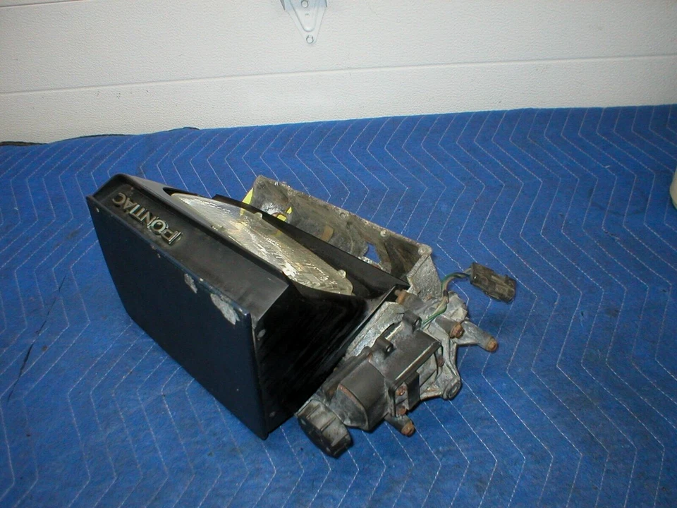 1982-1985 FIREBIRD TRANS AM GTA POWER HEADLIGHT + MOTOR POPUP ASSY.  DRIVER LEFT - Image 3 of 4