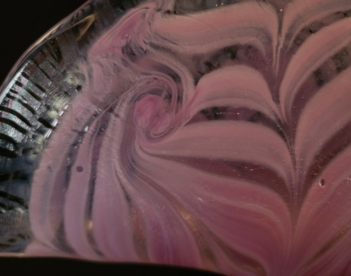 Pink Art Glass Signed Joe Deanda Pulled Feather Iridescent Pedestal Fan Vase - Picture 7 of 12