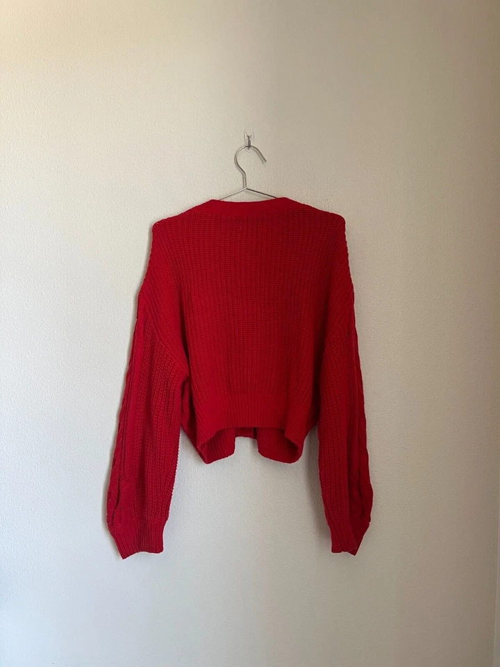 Suéter cárdigan tejido con cable Elena de Urban Outfitters para mujer en rojo talla GRANDE Foto 3 de 4