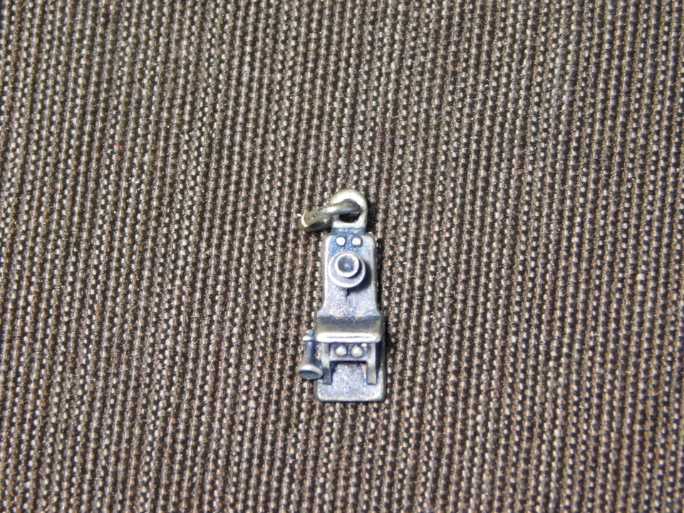 VINTAGE  STERLING SILVER MINI TELEPHONE CHARM - Image 2 of 4