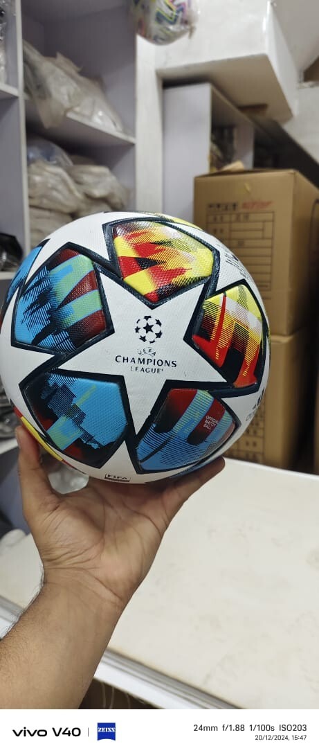 【1/18まで特別価格】FIFA W杯 2022決勝会場限定 記念グッズ adidas UEFA champions league final 2022 official match ball