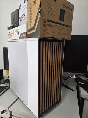 Elegant White Build - Gigabyte B650, Ryzen 5 7600, 32GB RAM, 1TB SSD