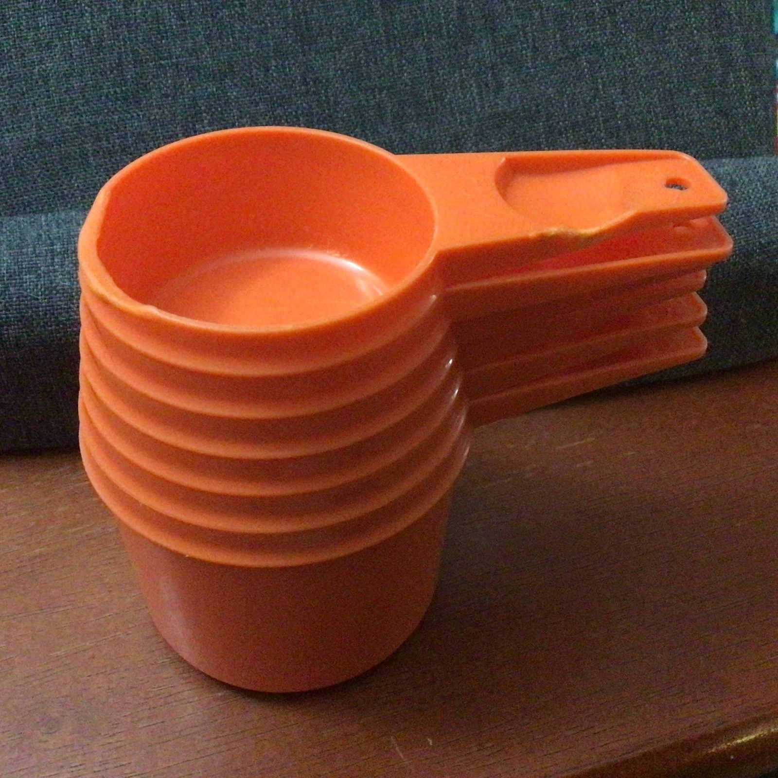 Vintage Tupperware Complete Set of 6 Orange Retro Measuring Cups Nesting *read*