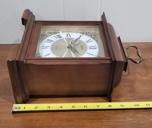 Vintage Linden Wood Mantle Quartz Clock #7011 Hourly Chime Made In Japan TESTED - Picture 11 of 12
