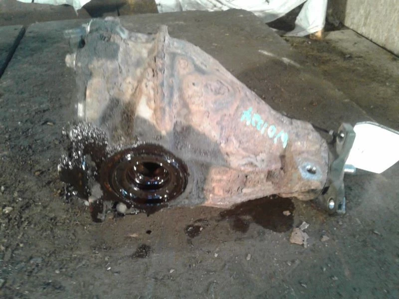 Rear Differential Carrier 02 2002 Mercedes C240 236K Miles - Image 2 of 4