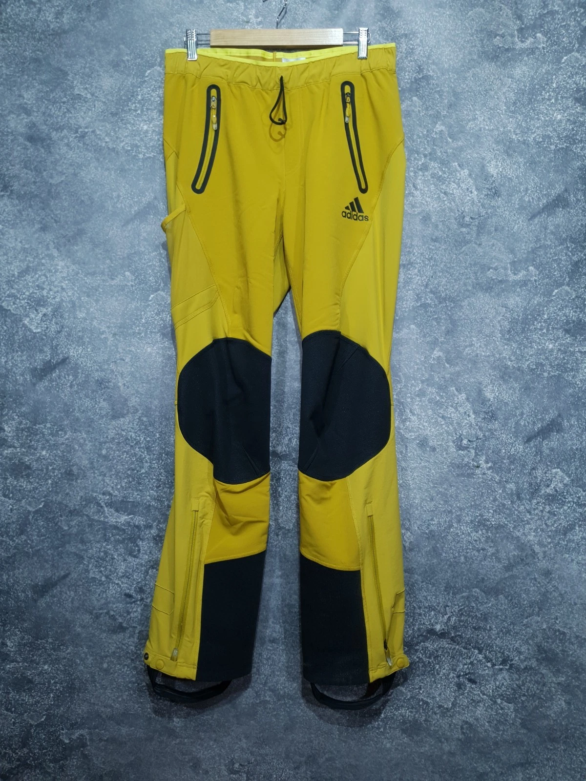 Adidas Terrex Techrock Tour SoftShell Mens Tracking Pants Size 32 M
Opens in a new window or tab
