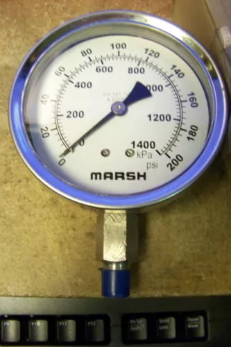 NOS MARSH H10754 100MM 1/4" NPT 1% 0/200 PSI & KPA Precision Service Gauge 
