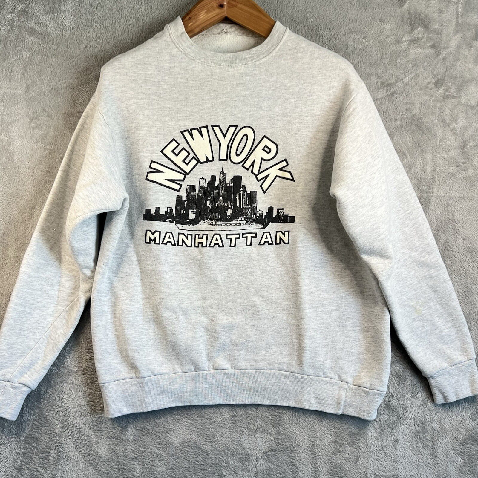New York Manhattan Crewneck Sweatshirt Men's Medium Fruit of the Loom