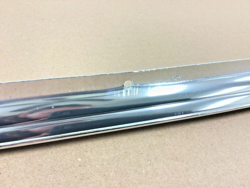 Chevrolet C1500 Suburban Tahoe dianteiro esquerdo roda de motorista moldura aberta cromada fabricante de equipamento original - Imagem 3 de 4