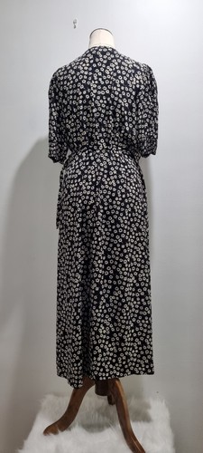 Dress. Vero Moda. Sz L. V neck Wrap style. Elastic to sleeve cuffs. - Picture 6 of 10