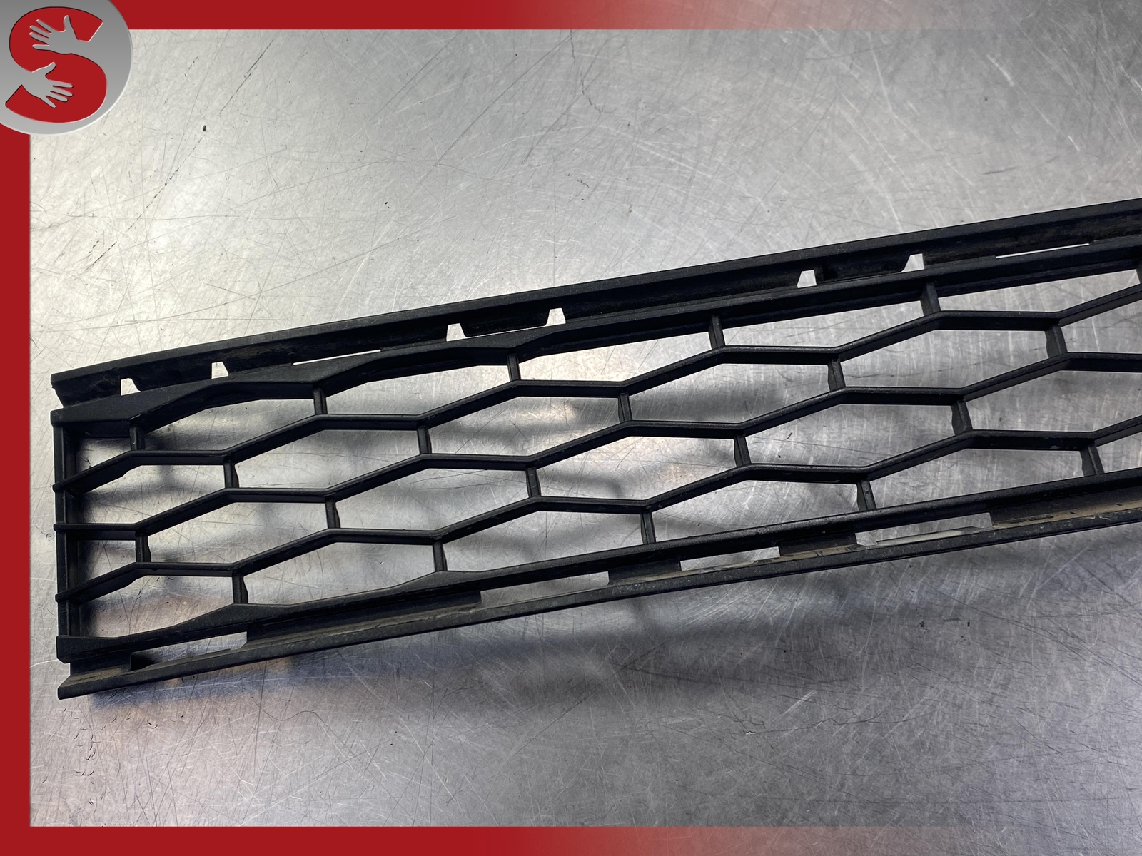 2014 2015 2016 2017 Maserati Ghibli Front Bumper Lower Grille OEM 670010773