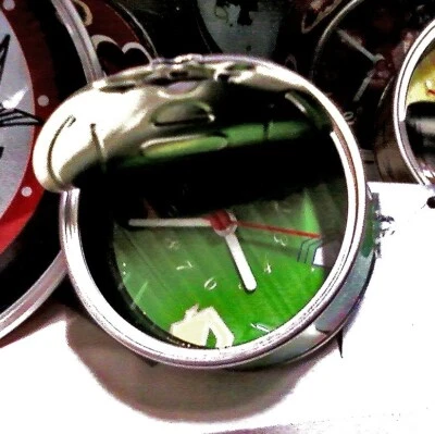NEU Kühlschrankuhr Kühlschrankmagnet Magnet Uhr Haus Grün Dose Dosenuhr Gadget - Bild 1 von 4