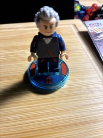 LEGO DIMENSIONS 71204 DOCTOR DR WHO MINIFIGURE WITH BASE