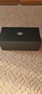 Fanartikel: TOYOTA Collection Welcome Box Daruma NEU OVP Merchandise