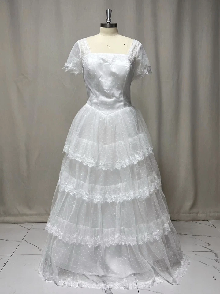 White Ivory Wedding Dresses with Short Sleeve Vintage Lace Polka Dot Bridal Gown - Image 4 of 4