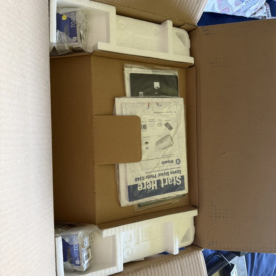 Epson Stylus Photo R340 Digital Inkjet Photo Printer - Black/Silver - NEW - Image 2 of 3