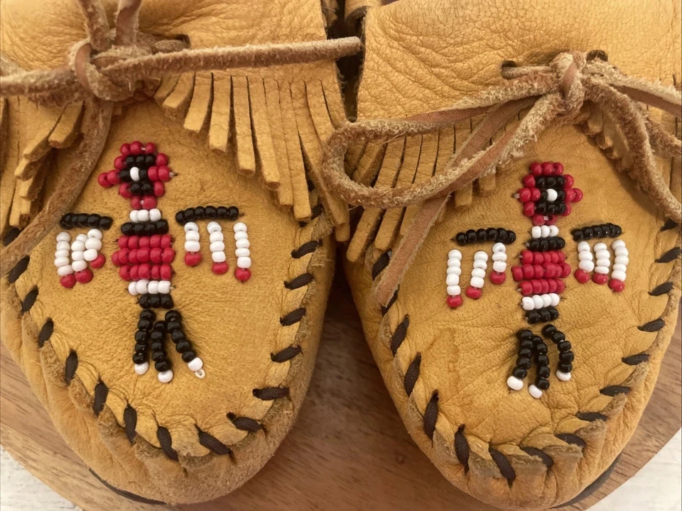 Minnetonka Moccasins 女式 7 码棕色麂皮绒皮革串珠雷鸟复古 — 第 2/4 张图片