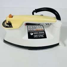 Vintage 1986 Black & Decker Light 'n Easy Steam & Dry Iron F383WH
