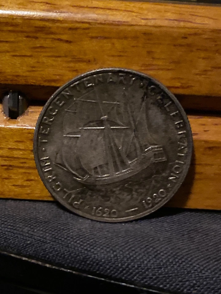 1920 Pilgrim Commemorative Silver Half Dollar  MS60  - Image 2 of 2