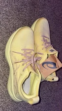 ASICS Huddle Yellow Men’s Running Shoes Size 10 and A Half New