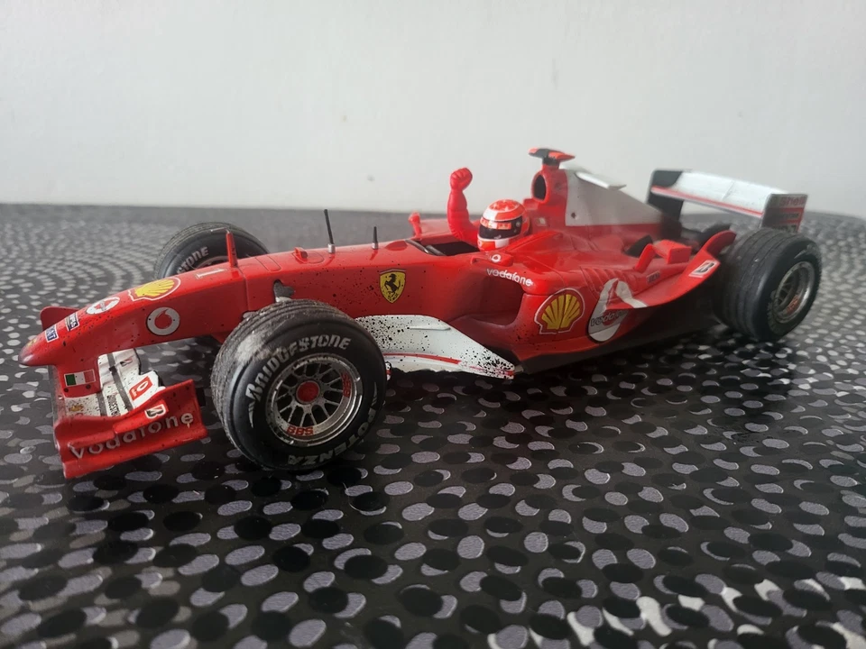 1/18 MATTEL ELITE (NO MINICHAMPS) F1 FERRARI F2004 M. SCHUMACHER #1 DIRT EDITION - Photo 3/4