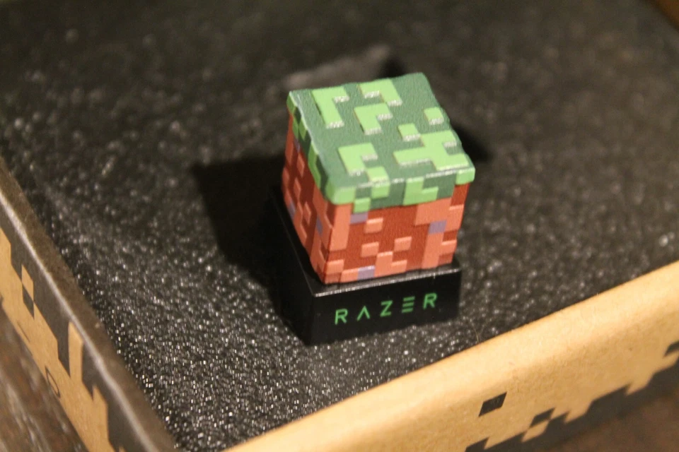 Razer Minecraft Grass Block Keycap 2025 RARE LIMITED EDITION - Image 3 of 4