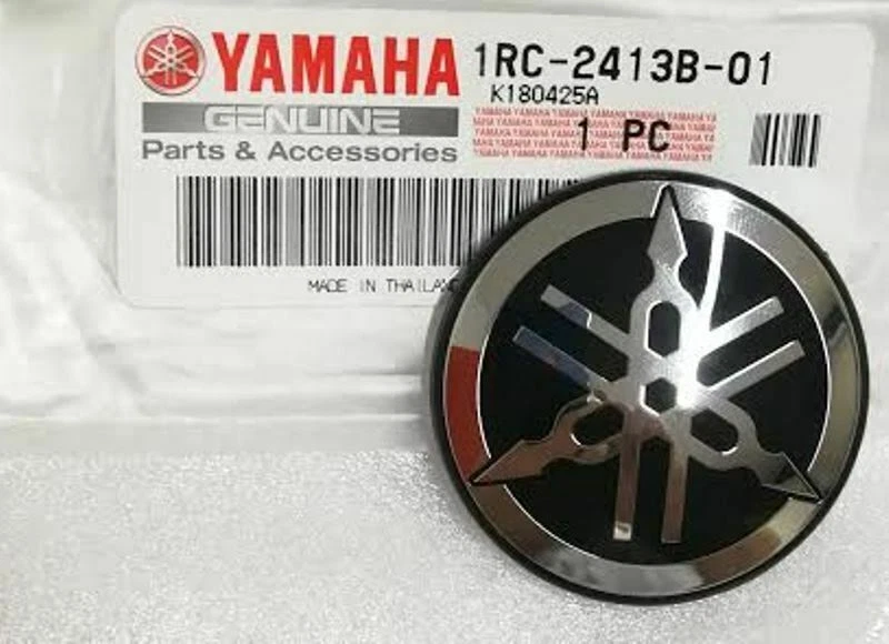 EMBLEMA ADESIVO FIANCHETTO LATERALE ORIGINALE YAMAHA 530 560 TMAX  - Immagine 2 di 2