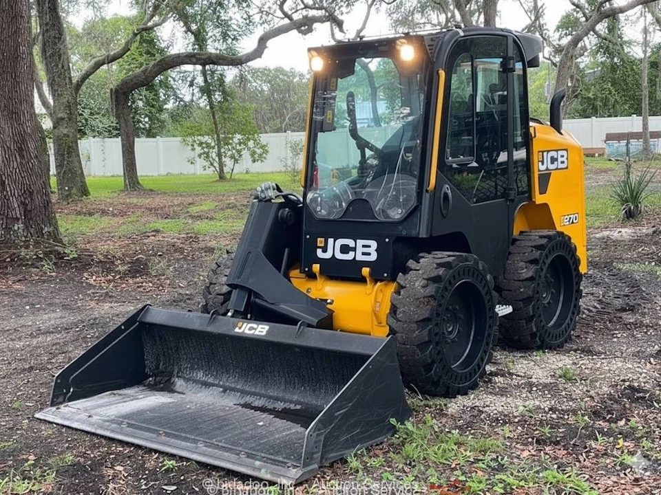 Minicargadora JCB 270 2023 cabina aire acondicionado canastilla auxiliar hidráulica pocas horas bidadoo