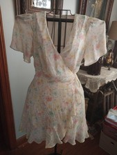 LUSH Wrap Dress Women's Size Small Pastel Floral V Neck Short Flutter Sleeve GUC