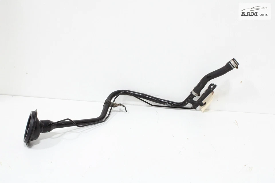 Nissan Máxima 2016-2021 tracción delantera 3,5 L tanque de combustible trasero tubo de manguera de cuello de llenado OEM Foto 2 de 4