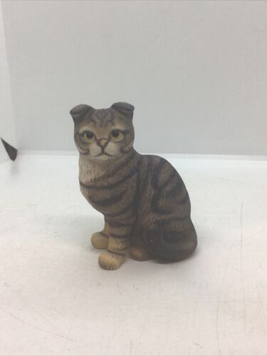 Vintage Harvey Knox Kingdom Global Art - Statuetta in ceramica gatto tabby scozzese - Foto 1 di 7