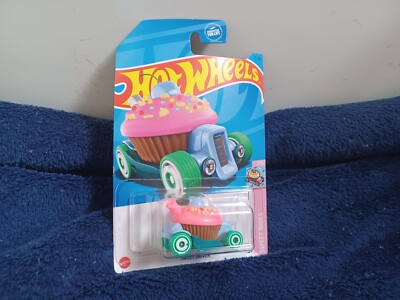 2023 Hot Wheels Sweet Rides 2/5 Sweet Driver Pink