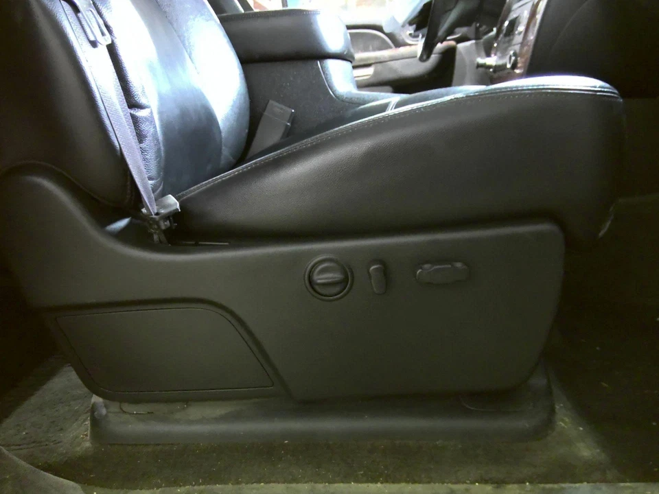 2011 Chevy Silverado 3500HD Pass RH Right Black-19I Leather Heated Power Seat - Imagem 2 de 4