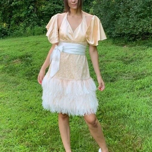 Vestido De Colección GIORGIO ARMANI Desnudo Lentejuelas Pluma Avestruz Cuello Halter Pequeño Foto 4 de 4