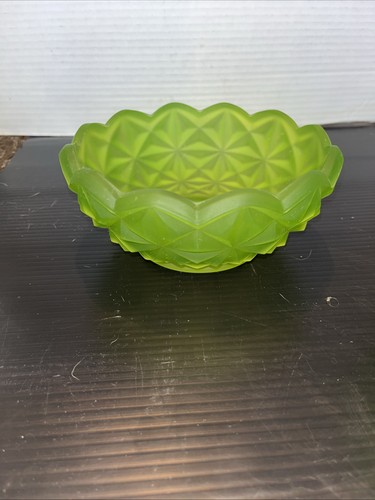 Vtg Indiana Glass Frosted Green Satin LARGE & MED Decorative Bowls Diamond cut - Picture 4 of 5