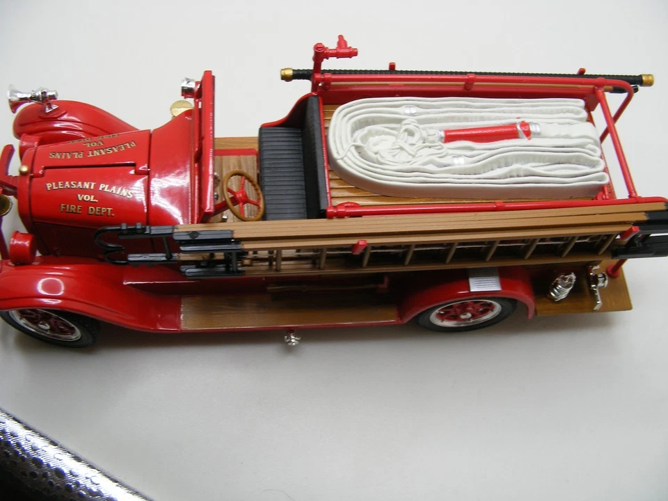 1928 Reo Fire Truck 1/32 New In Open Box - Image 2 of 4