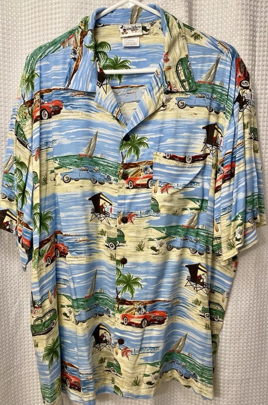 Walt Disney World Hawaiian Camp Shirt Mickey Donald Surf Tiki Mens Large Beach