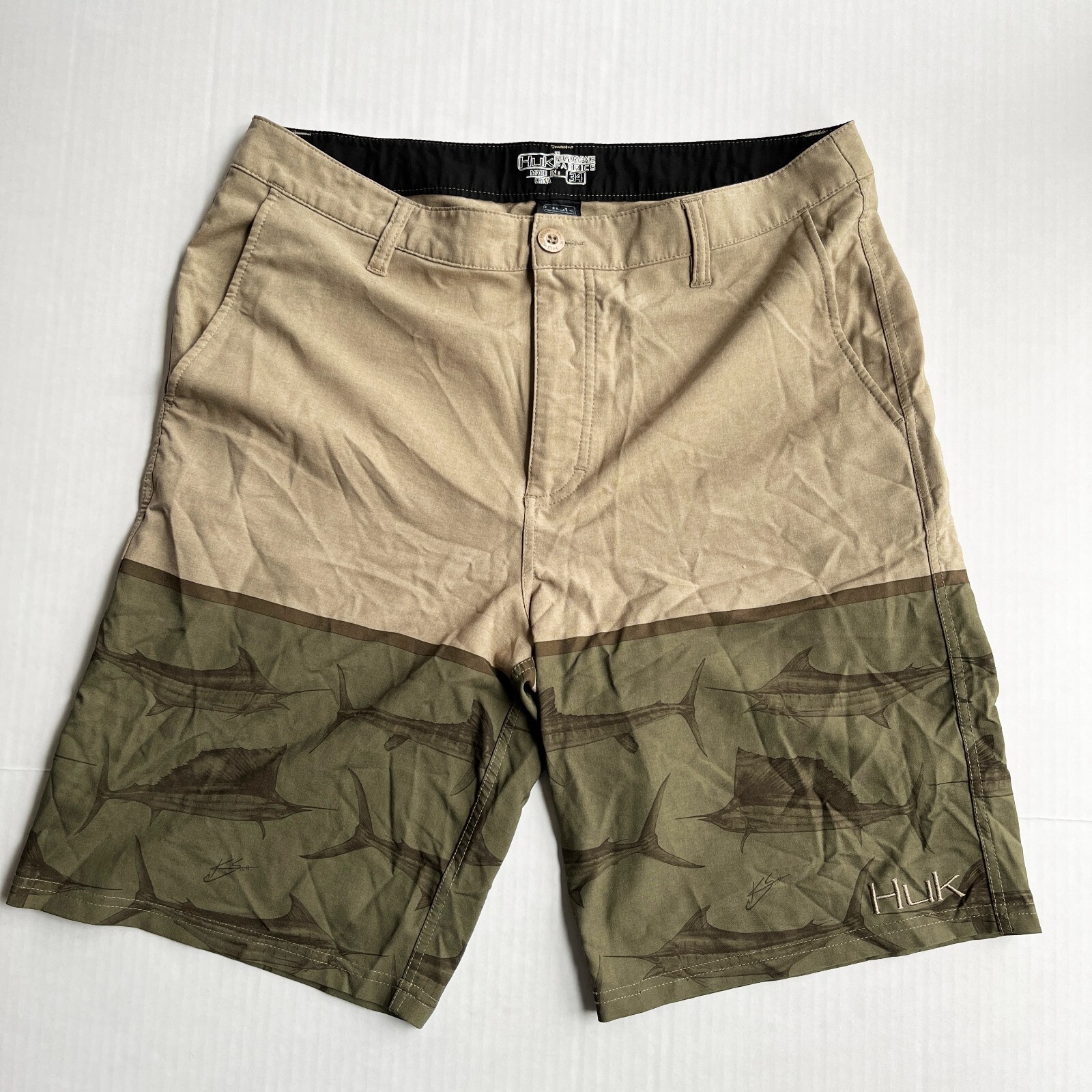 HUK Performance Fishing Swim Trunks Mens 34 Board Shorts Fish Print Tan