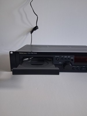 TASCAM CD-RW700 Rackmount CD Recorder Black 2003 CD-DA CD-R CD-RW