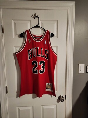 100% Authentic Michael Jordan Mitchell Ness 95/96 Bulls Finals Jersey 44  L